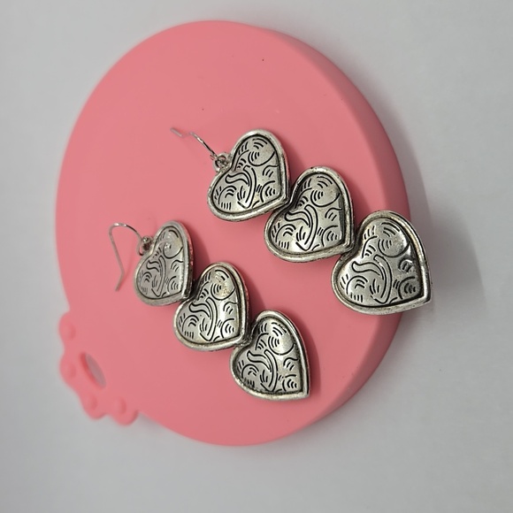 Vintage silver tone triple hearts drop earrings - Picture 3 of 17